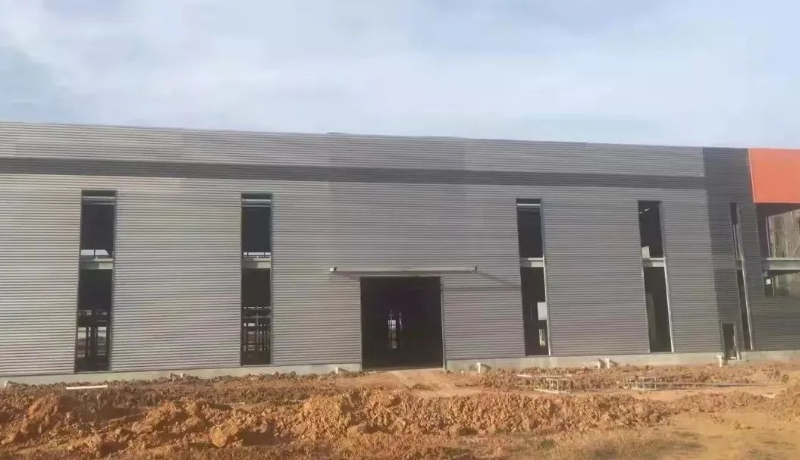 不同批次金屬彩鋼卷應(yīng)用同一建筑墻面產(chǎn)生色差