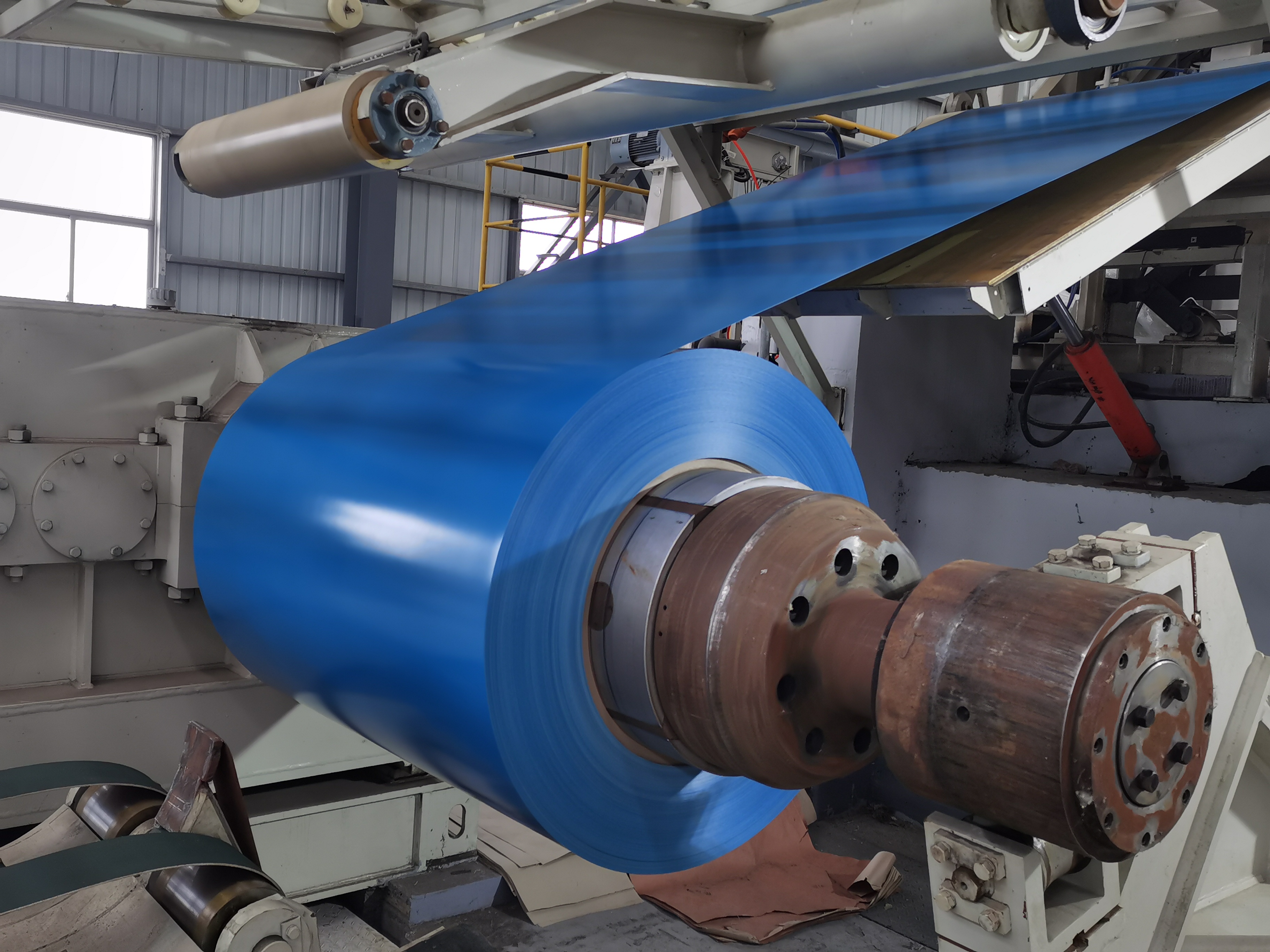 彩涂鋼板背漆如何選擇——阿米納彩涂板