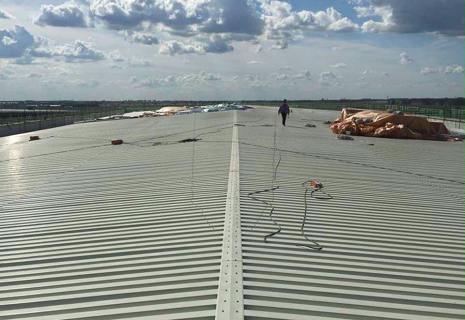 阿米納氟碳彩涂板應(yīng)用于哈爾濱太平國際機(jī)場