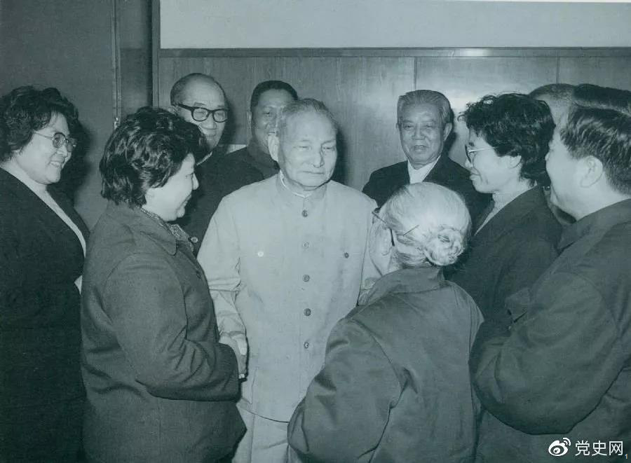 1984年2月2日，陳云邀請曲藝界著名人士侯寶林、駱玉笙等到中南海歡度春節。