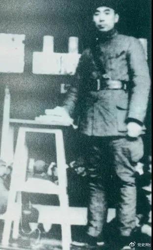 1939年3月10日，周恩來為新四軍排以上干部作題為《目前形勢(shì)與新四軍任務(wù)》的報(bào)告。