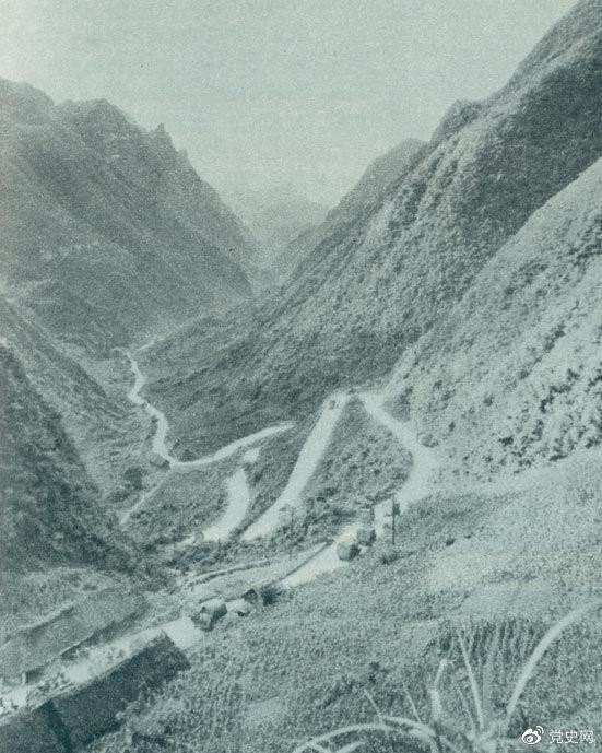 　　1935年2月18日至21日，紅軍奪取桐梓、占領婁山關、再克遵義城，取得了殲滅和擊潰國民黨軍2個師又8個團的大勝利。圖為黔北要隘婁山關。