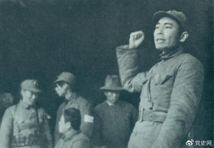 1939年2月23日，周恩來到皖南新四軍軍部，傳達中央關于新四軍向北向敵后發展的方針。