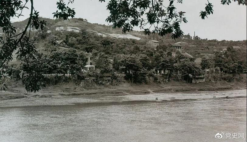 1935年3月16日至17日，紅一方面軍三渡赤水的渡口之一——茅臺渡口。