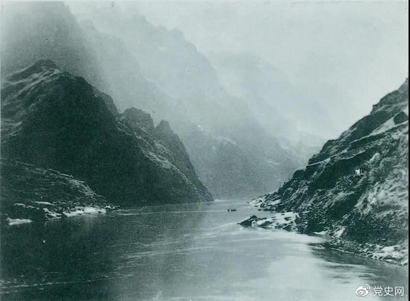 1935年3月中旬，紅軍三渡赤水，再次入川。隨后，又出奇不意地于3月21日四渡赤水，佯攻貴陽，然后又向西北方向急進。圖為赤水河。