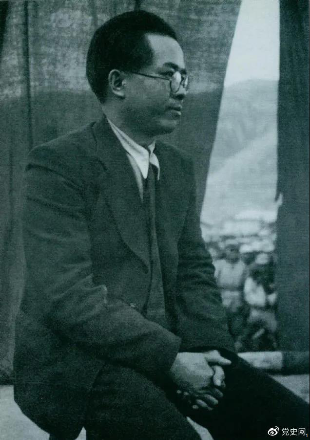 1940年3月26日，任弼時結(jié)束中共駐共產(chǎn)國際代表的工作回到延安。圖為他在歡迎大會上