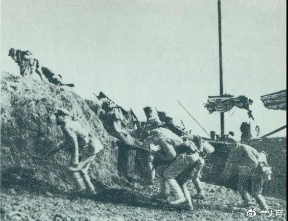 1949年5月23日，人民解放軍向上海國民黨政府軍隊發(fā)起總攻，占領(lǐng)了黃浦江堤。